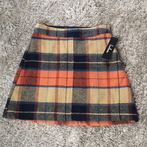 Lulu's beige plaid skirt